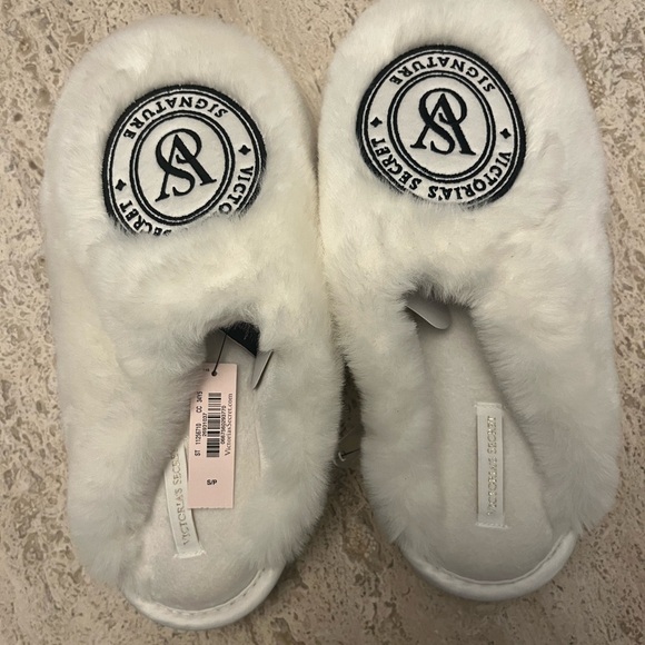 Victoria's Secret Cream Fuzzy Slippers - Picture 3 of 3